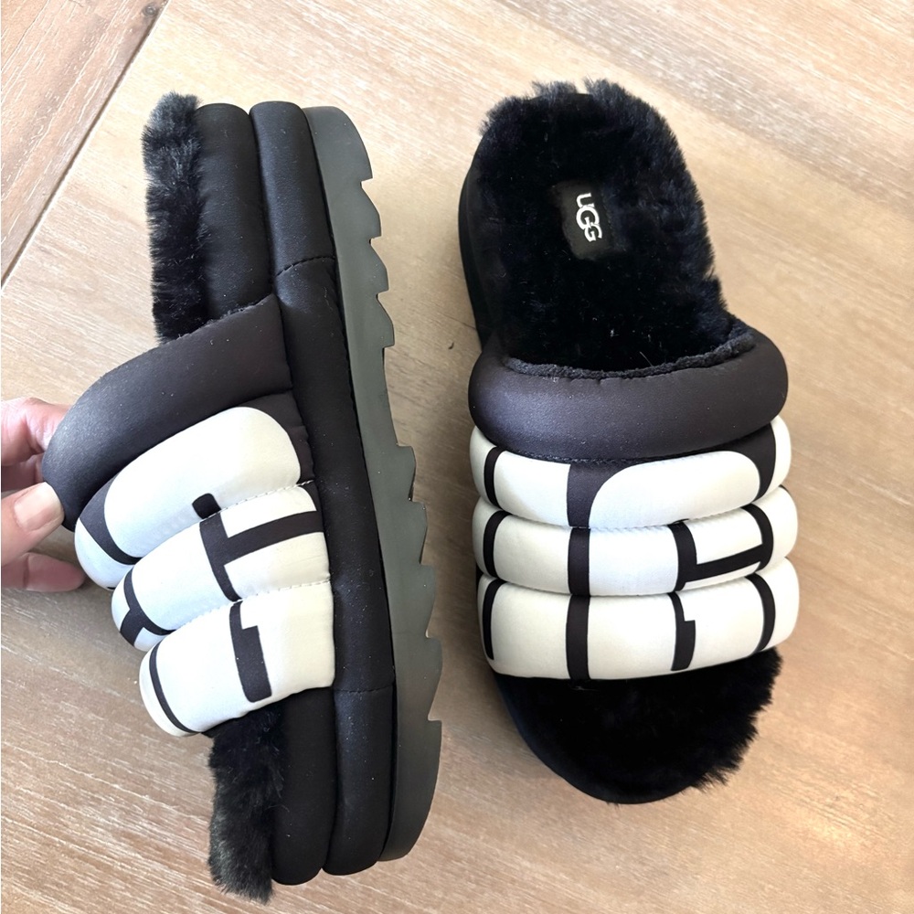 UGG Maxi Slide Logo Quilted Sandals Sheepskin, Black with White logo, Size 9